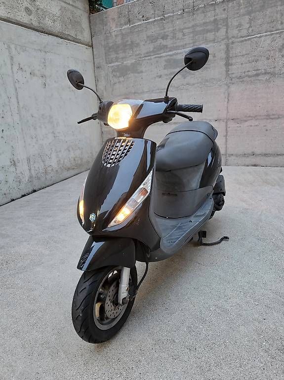 Scooter: Piaggio Zip 50 4T targa gialla  – Usato da Viganello venduto da HaniHela