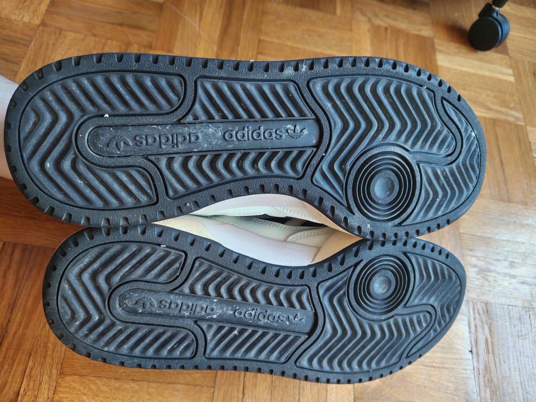 Adidas Herrenschuhe: Chaussures Adidas taille 42.5 – Gebraucht aus Lausanne von Marsaline 2