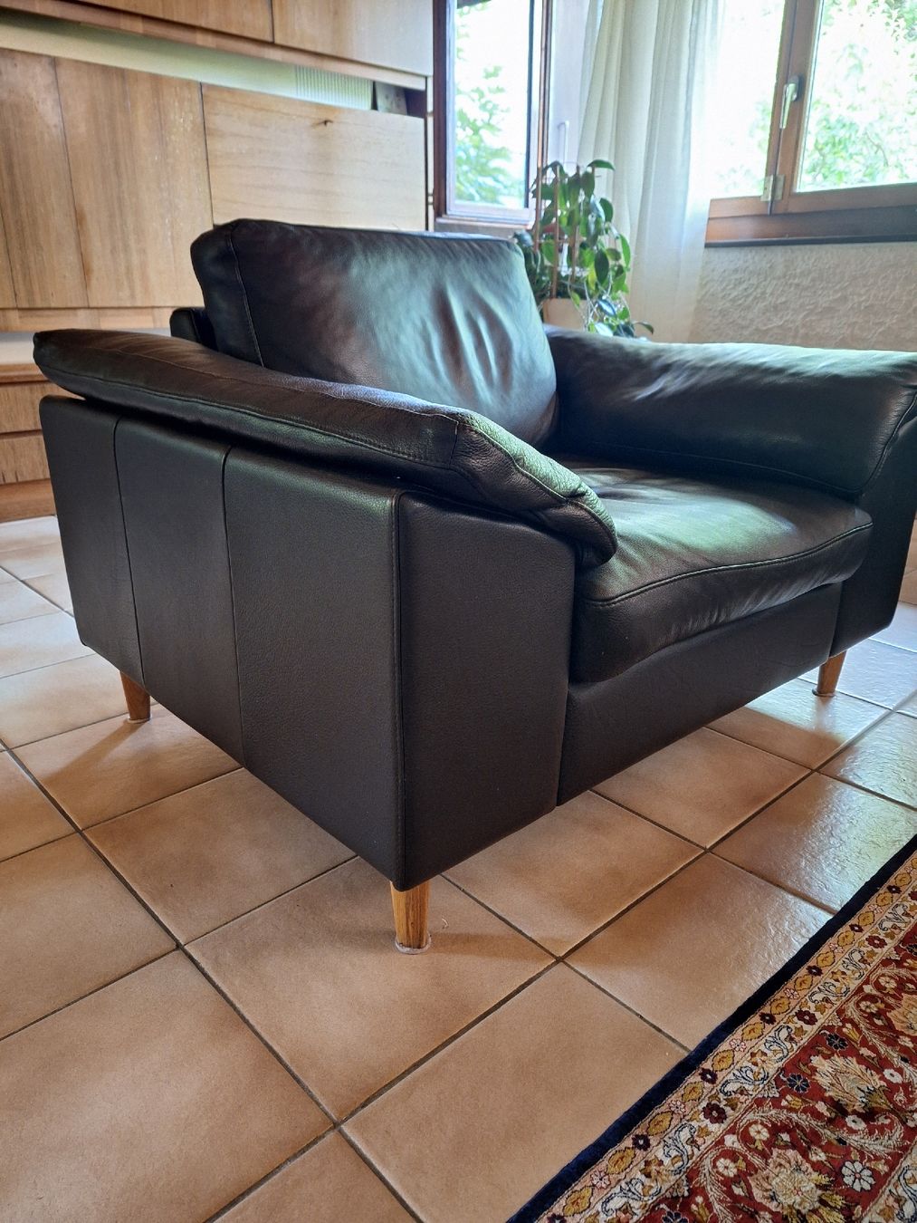 Divani: Canapé d'angle avec fauteuil noir – Usato da Genolier venduto da Antoine30 3