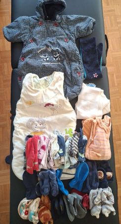 Lot de vêtements et gigoteuses bébé, taille 50-56, 0-2 mois