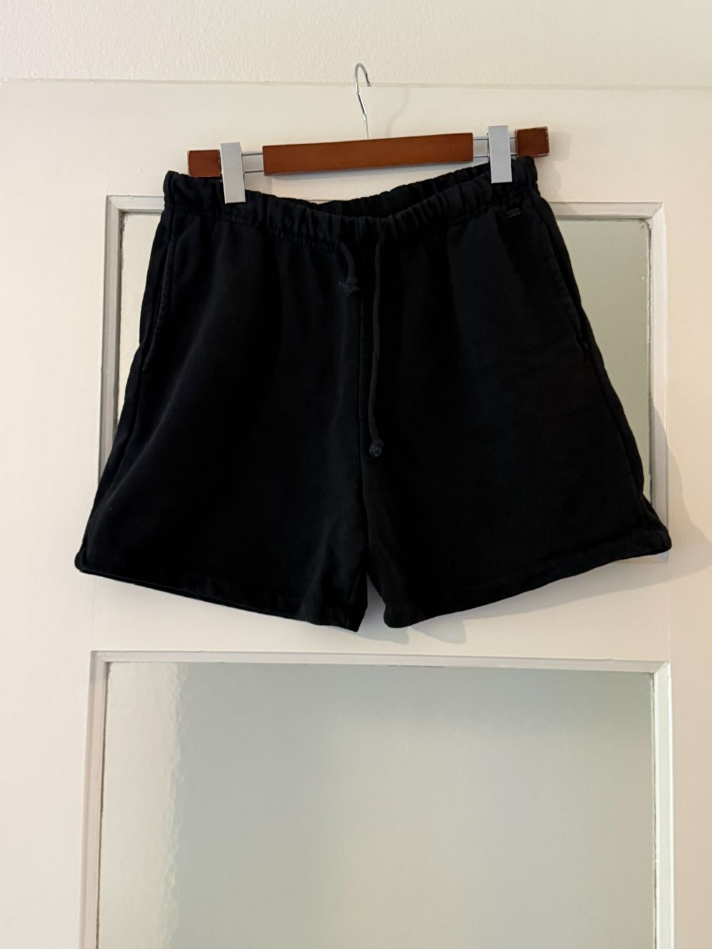 Pull&Bear Pantaloni: schwarze Shorts von Pull&Bear Grösse L – Usato da Basel venduto da zukk_