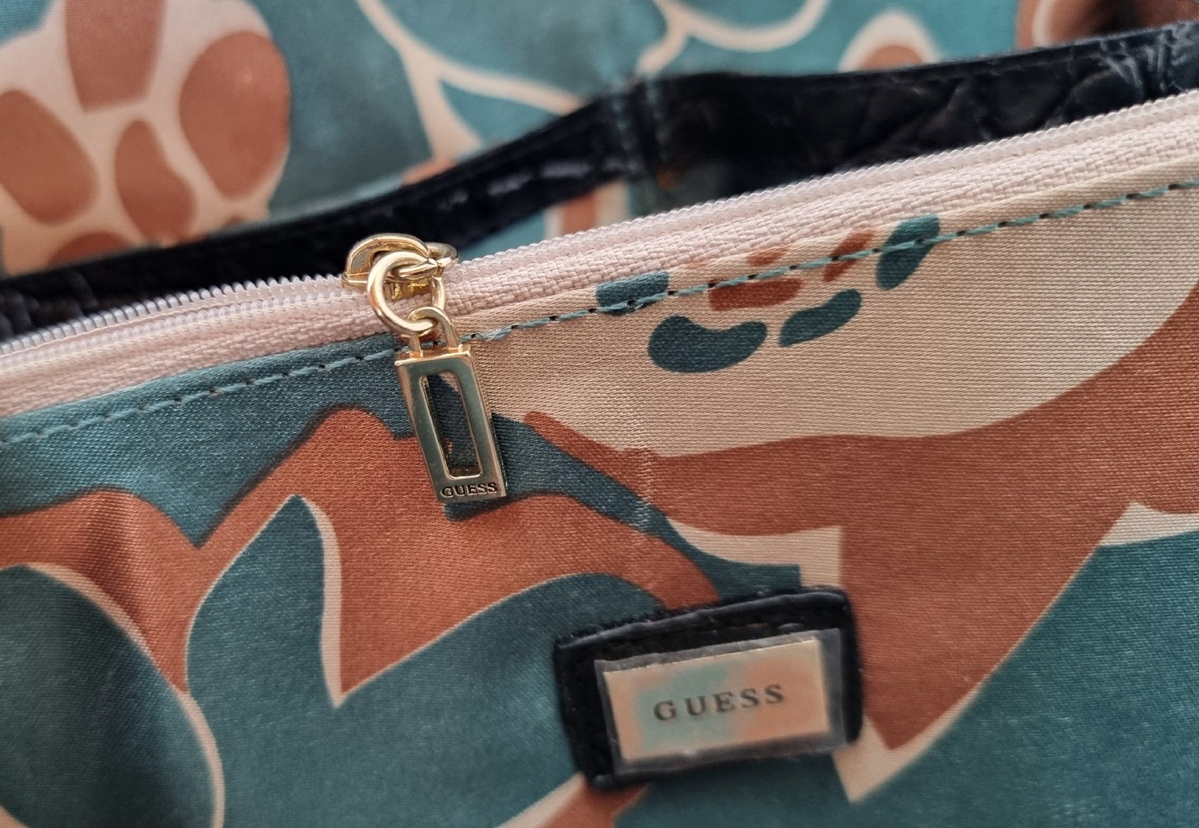Guess Borse: Einzigartige Vintage GUESS Handtasche – Usato da Gontenschwil venduto da shop2hand 6