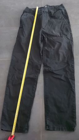 Hosen schwarz Grösse M guter Zustand ca. Gr. 170