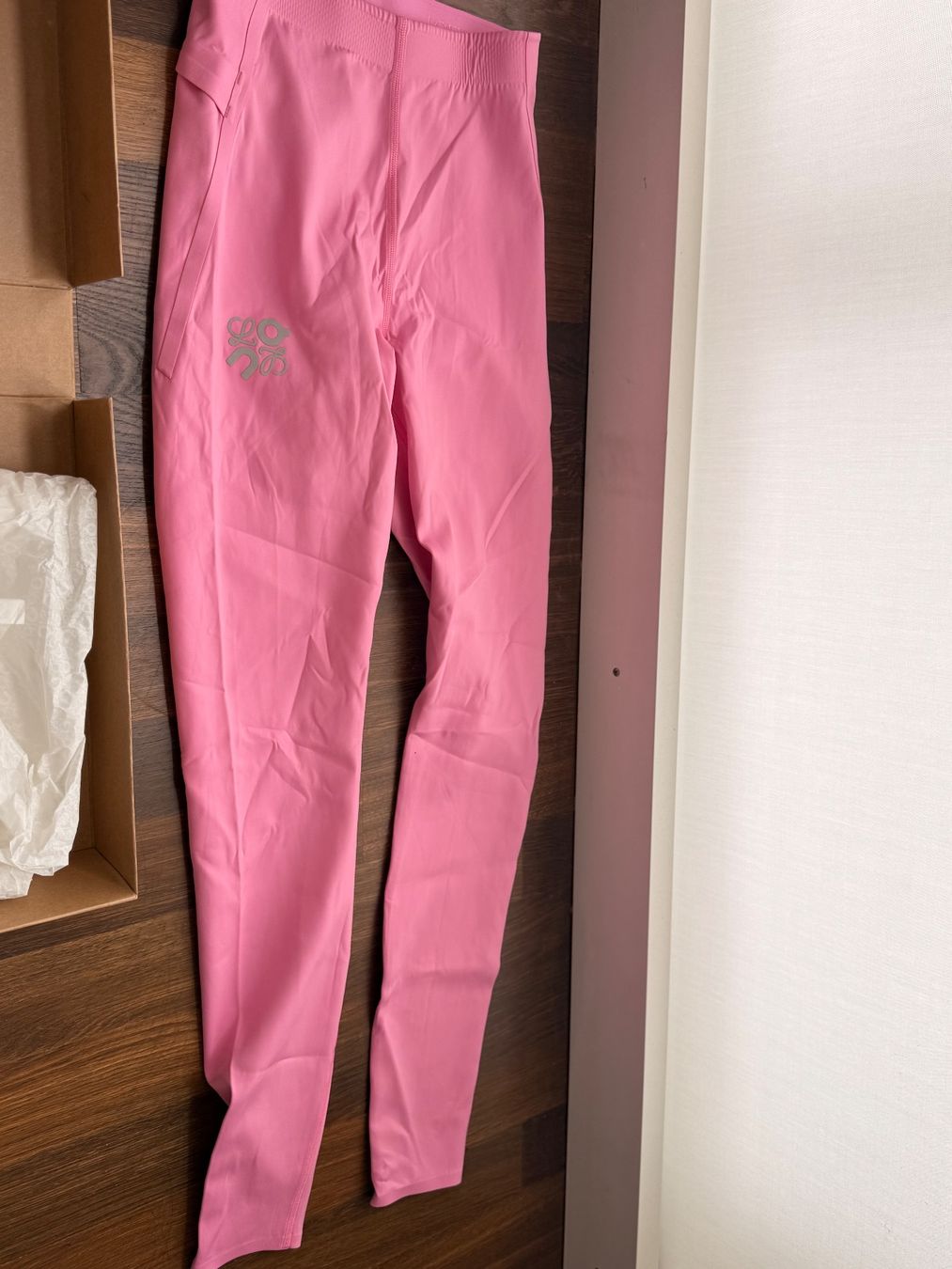 Loewe Leggings: Loewe X On Technical Leggings Pink Size XS – Nuovo (secondo la descrizione) da Uerikon venduto da kpr_t5k2 5