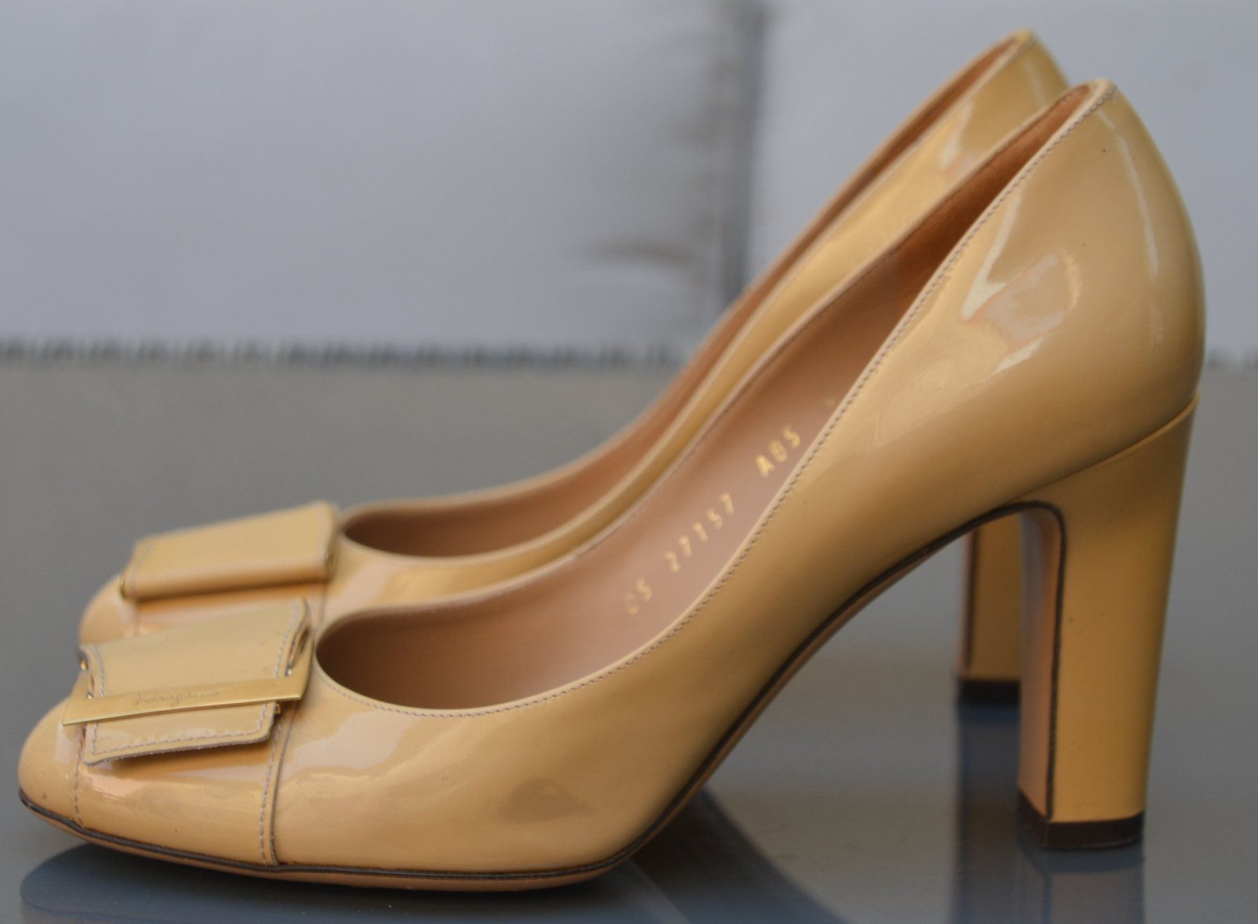 Salvatore Ferragamo Damenschuhe: Pumps Salvatore Ferragamo .38 = 24 cm – Gebraucht aus Collonges von arashee 3