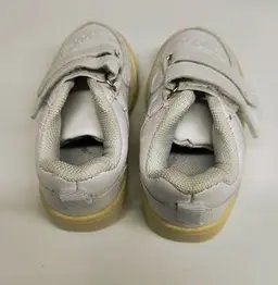 Scarpe per ragazzi: Coole weisse Kinderschuhe Gr. 19 – Usato da Schöfflisdorf venduto da kin_2dp9