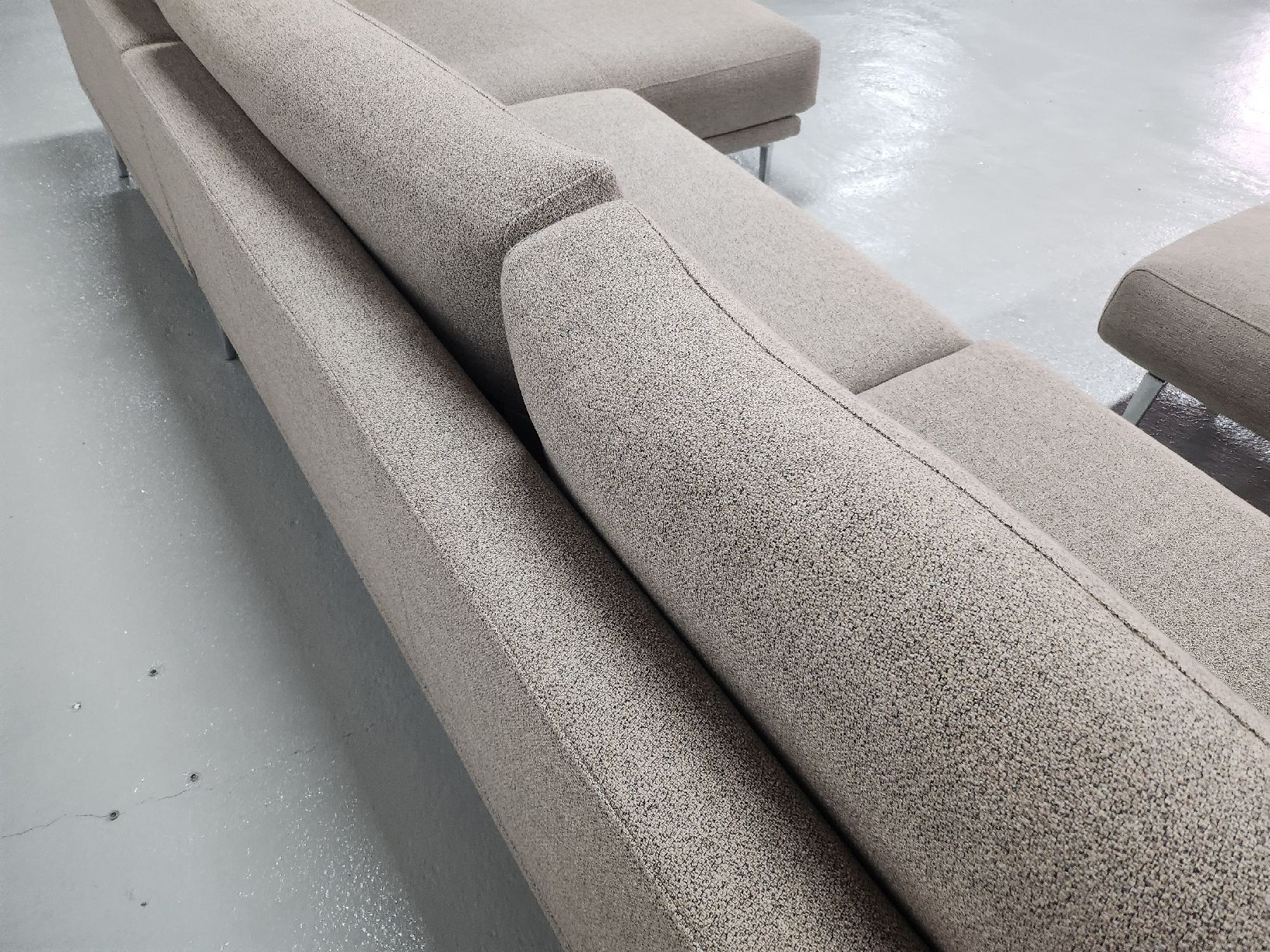 Leolux Sofas: Leolux – Bellice Ecksofa + Hocker – Wie neu – Gebraucht aus Nijmegen von HermsenDesign 4