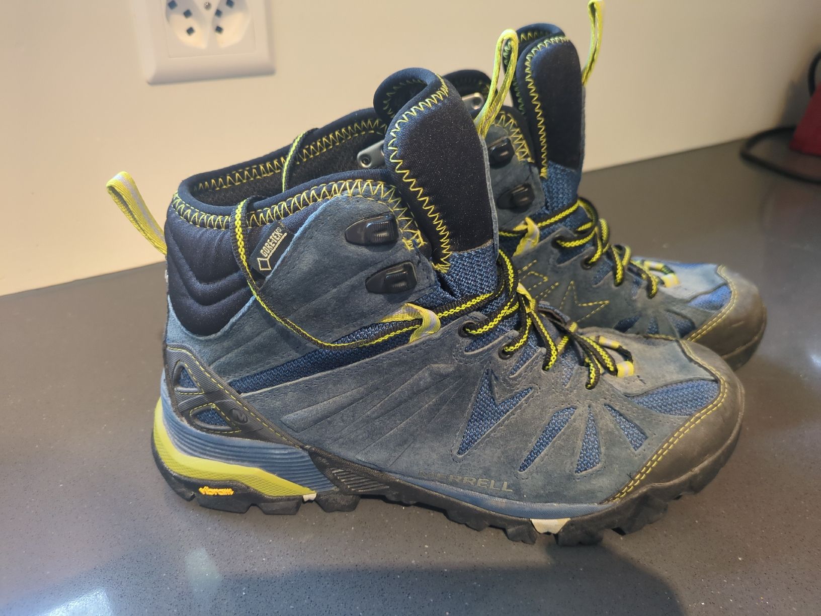 Vibram Chaussures hommes: Chaussures de marche Merrell – D'occasion à Pully par FlorWoll