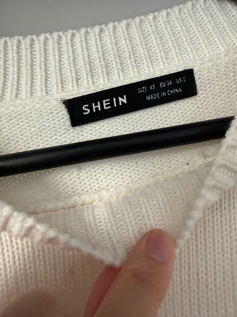 Shein Maglioni & Felpe: Shein White Heart Sweater – Usato da St. Gallen venduto da trxcy 2