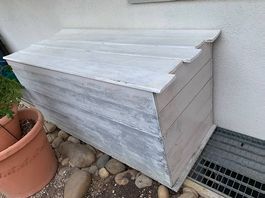 Holztruhe für Kissen etc.