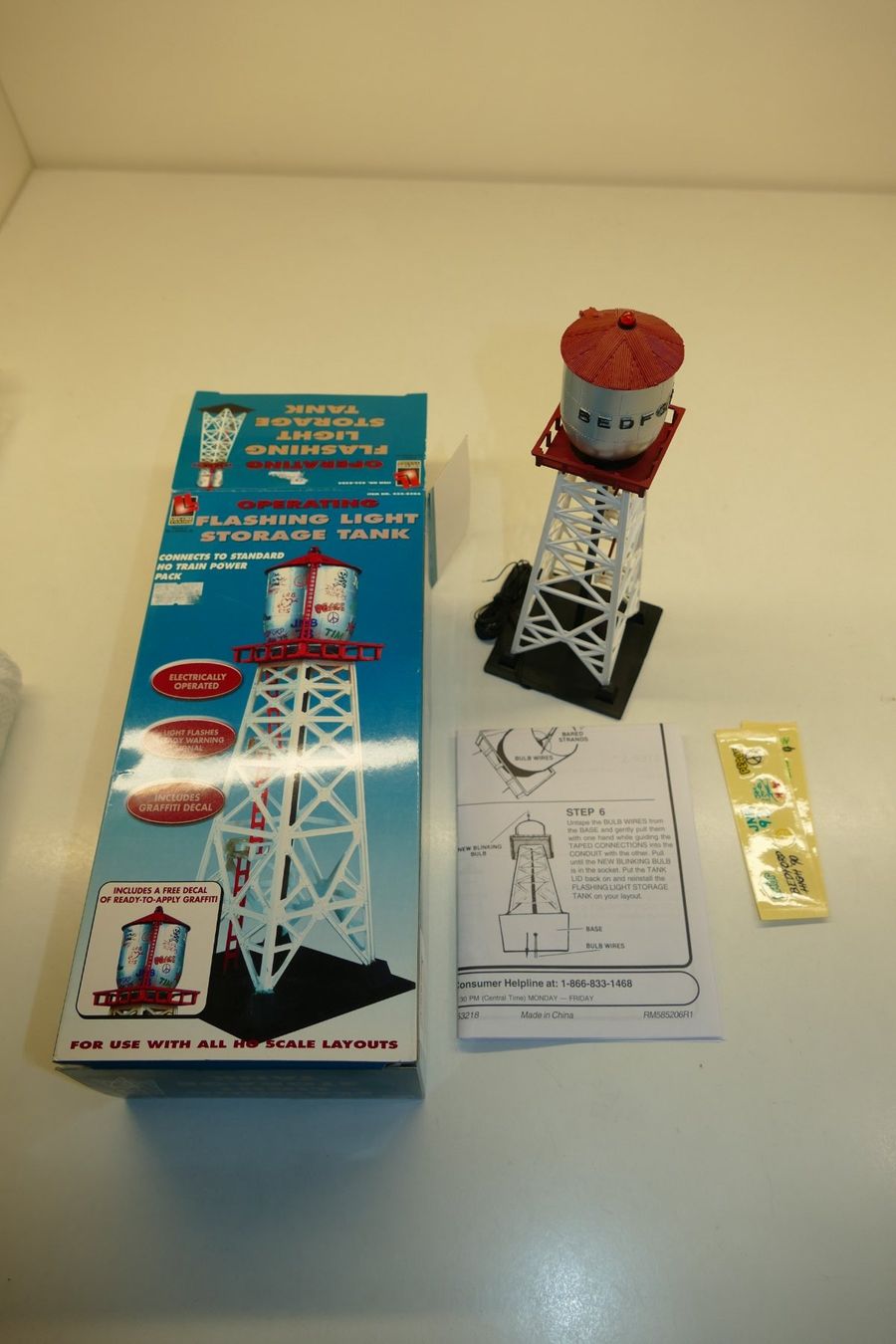 Modellini di ferrovie: Life-Like H0: US Flashing Light Storage Tank – Nuovo e nell'imballaggio originale da Niederhasli venduto da rail-duerst