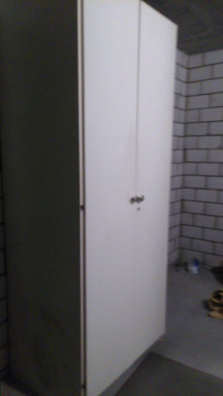 Armadi: Kleiderschrank weiss doppeltuerig – Usato da Frick venduto da Rukki 4