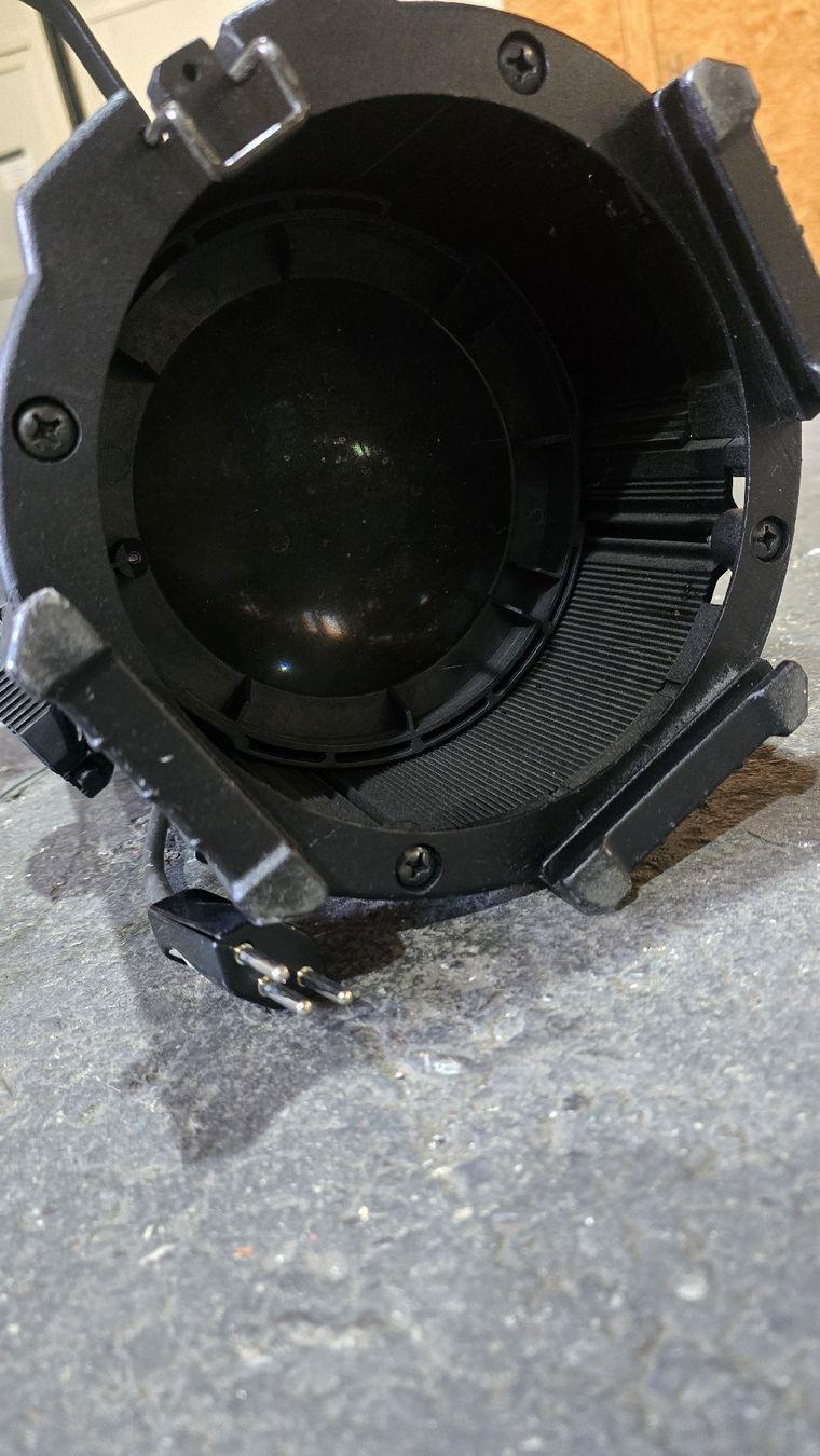 Lampade: ETC Source Four Zoom 25-50° – Usato da Montlingen venduto da nic_pfv7 1