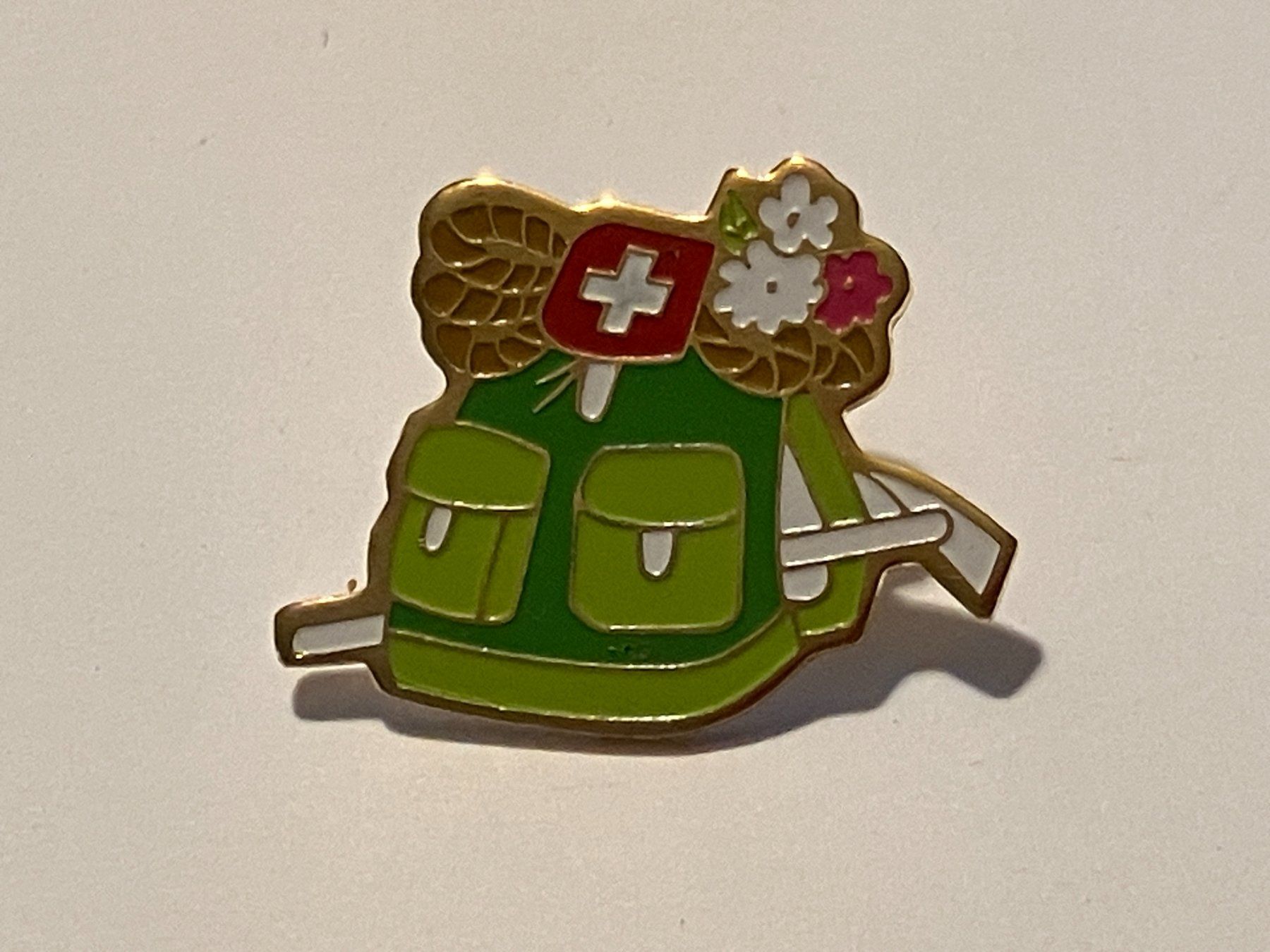 Plaketten & Abzeichen: 1 Pin Wandern Rucksack Schweiz – Gebraucht aus Basel von djwwpp