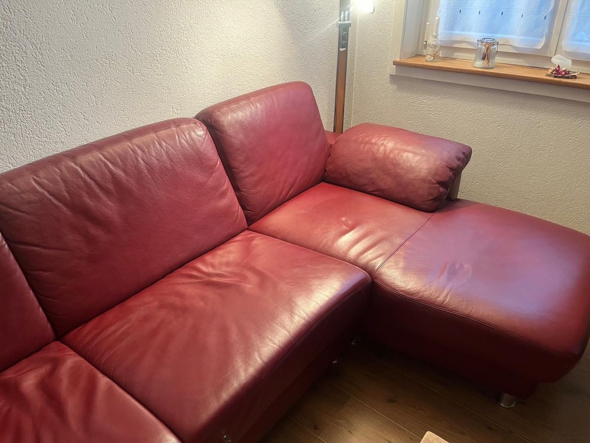 Divani: Echtleder Sofa Bordeux rot 3.15x2.65m – Usato da Basel venduto da yaw_t2cm 2
