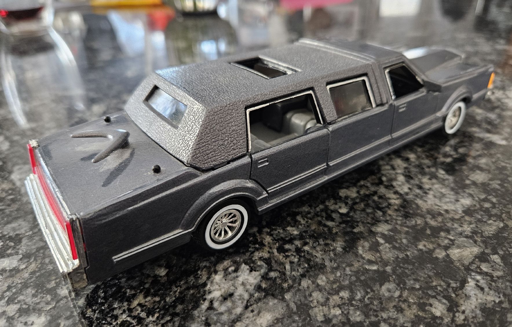 Modellautos: Lincoln Town Car Stretch-Limo 1:32 – Gebraucht aus Kaiseraugst von Carkos 2
