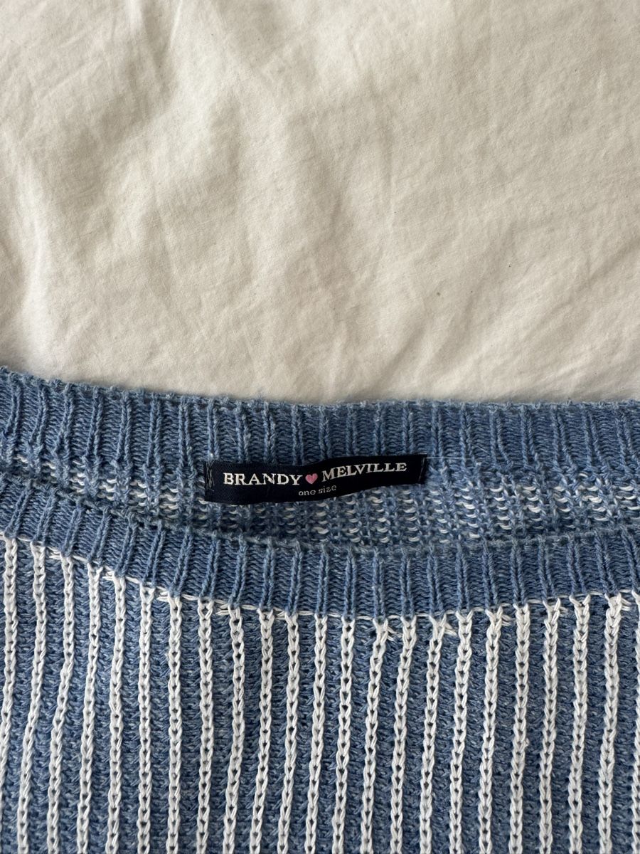 Brandy Melville Pulls & Sweat-shirts: Pull Brandy Melville rayé bleu blanc taille unique – D'occasion à Genève par lejardindesvetements 2