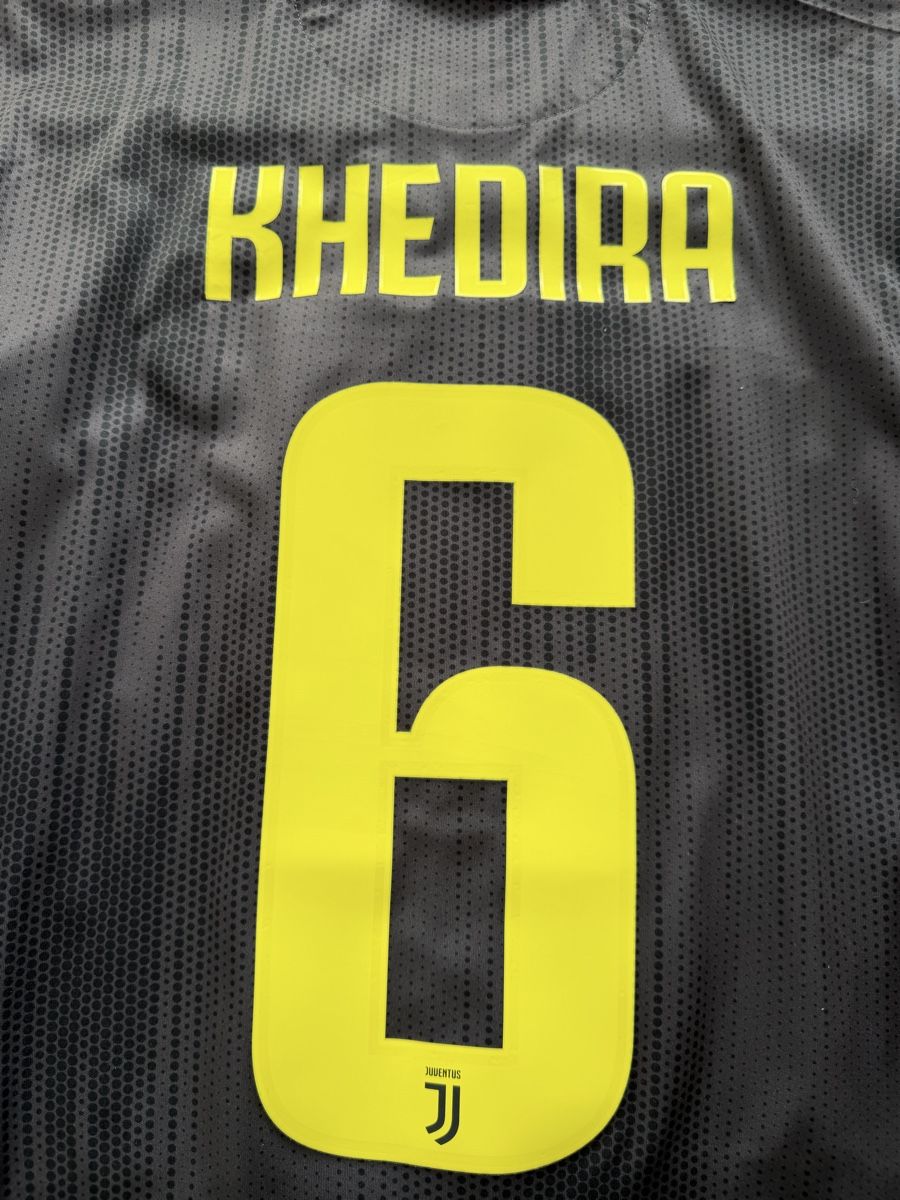 Adidas Leibchen & Hosen: Juventus 2018/19 Third Adidas  – Gebraucht aus Meggen von Patti_ 6