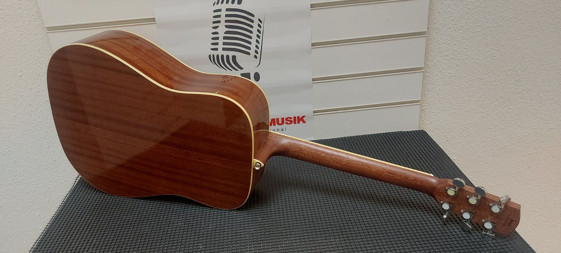 Strumenti musicali: Alvarez AD60 Solid Top Dreadnought Akustikgitarre, neuwertig – Nuovo (secondo la descrizione) da Glattbrugg venduto da Swissmusik 4