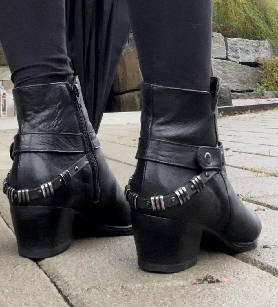 Scarpe da donna: Schwarzer Übergangsschuh👢 – Usato da Winterthur venduto da nik_pr58 2