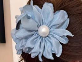 Elegante Haarklammern mit blauer Stoffblume - Neu