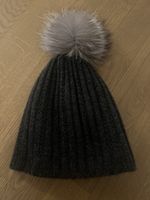 Strickmütze mit abnehmbarem Echtfell-Pompon