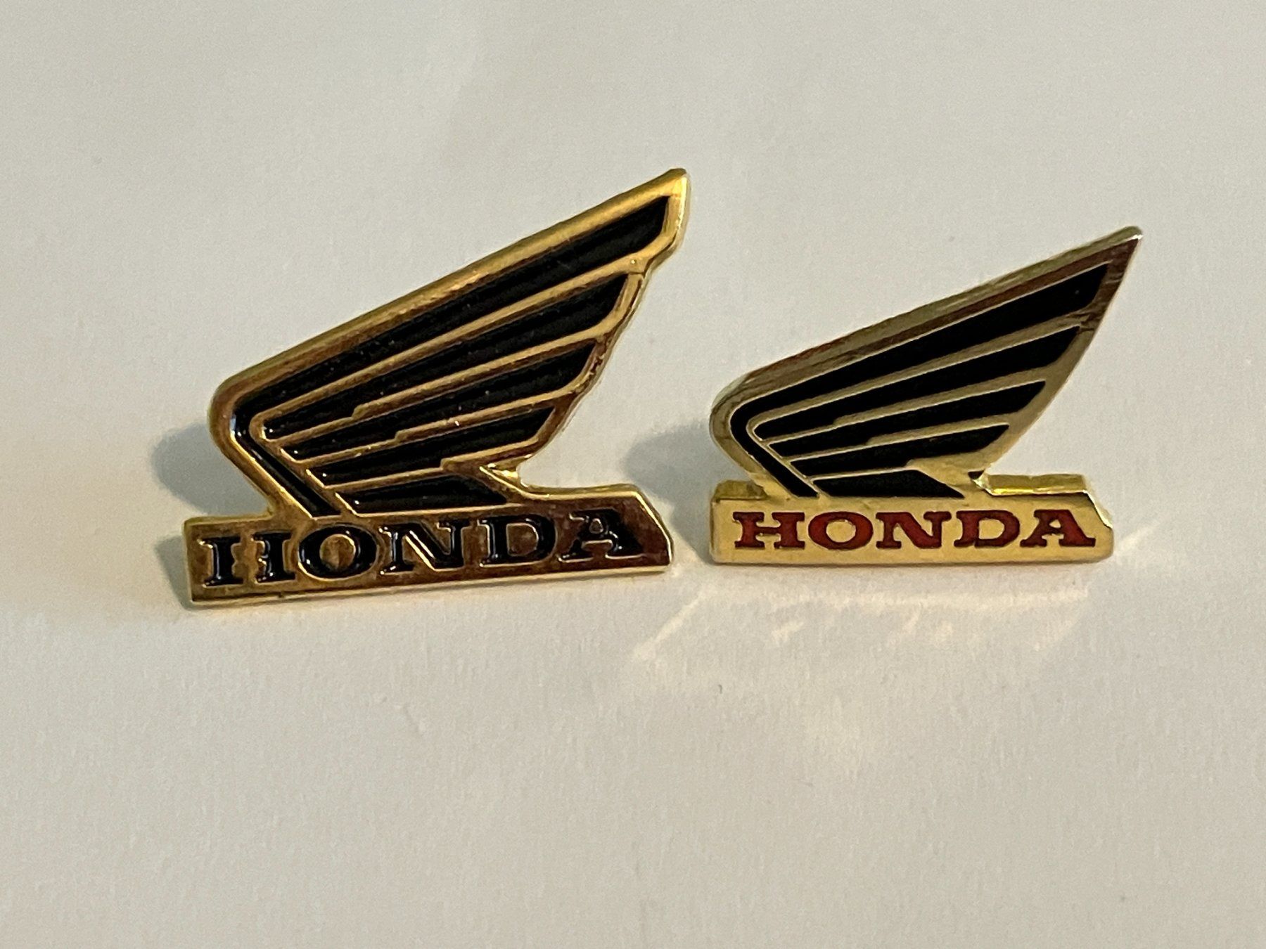 Placchette & Badge: 2 Pin Honda – Usato da Basel venduto da djwwpp