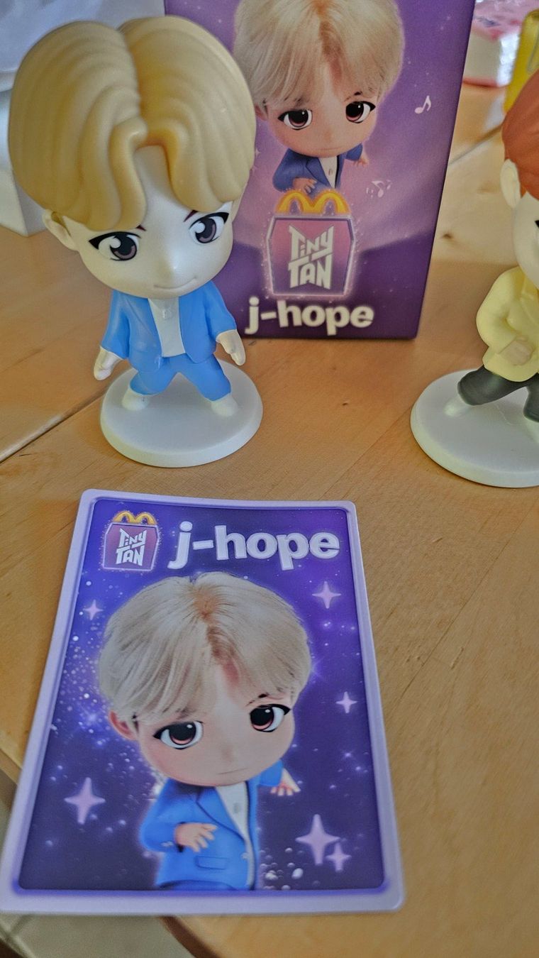 Mc Donald's Statuette: McDonald's x BTS "TinyTAN" Figuren Set – Nuovo (secondo la descrizione) da Basel venduto da kpopsuchti 4