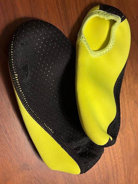 Schuhe für Jungen: Badeschuhe Gr. ca. 33-35 – Gebraucht aus Winterthur von Rawille
