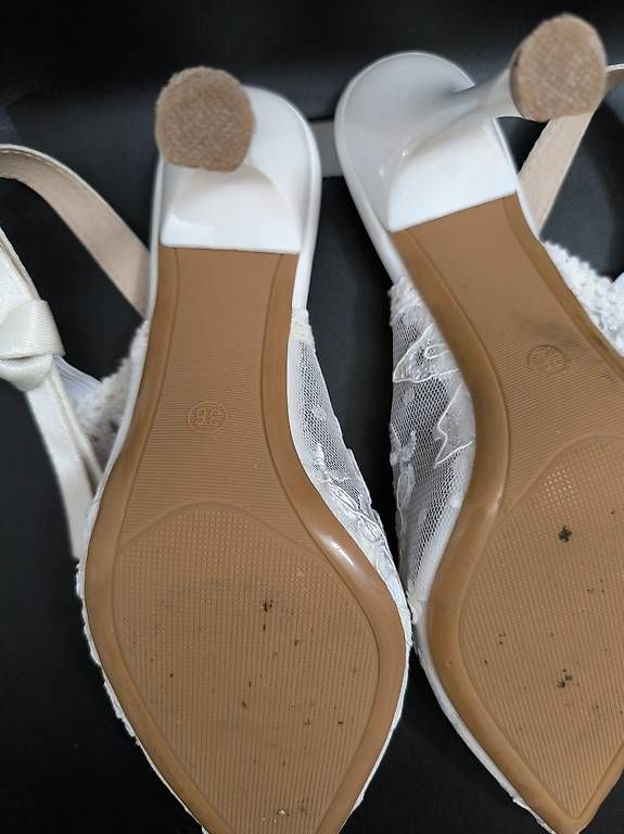 Damenschuhe: Cremefarbene Spitzen-Pumps mit Slingback  Gr. 36  – Gebraucht aus Pully von shu_tb69 4