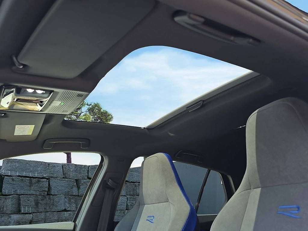 VW Automobili: VW Golf VIII 2.0 TSI R DSG 4motion – Usato da Langenthal venduto da Goergens10 6