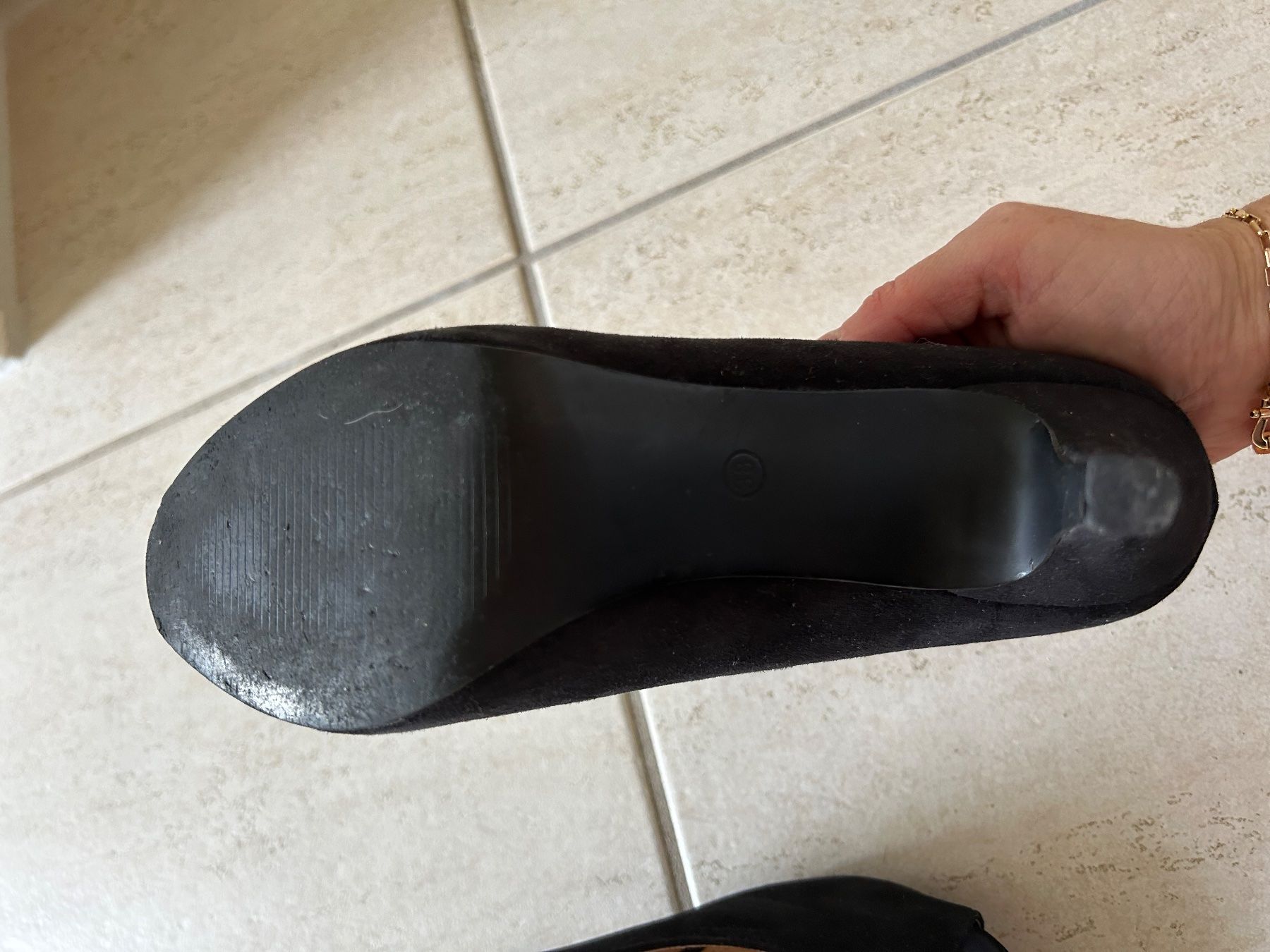 Scarpe da donna: Schwarze Schuhe High Heels – Usato da Saland venduto da ele_vc96 2