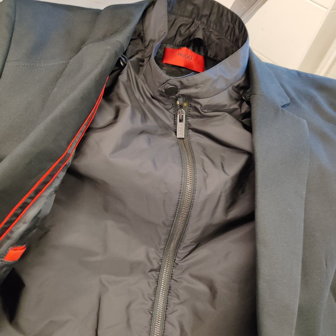 Hugo Boss Giacche: Boss Blazer mit Gilet Gr 98 – Usato da Langnau am Albis venduto da Judithsebi