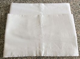 2 Oberleintücher mit Stickerei, Leinen
