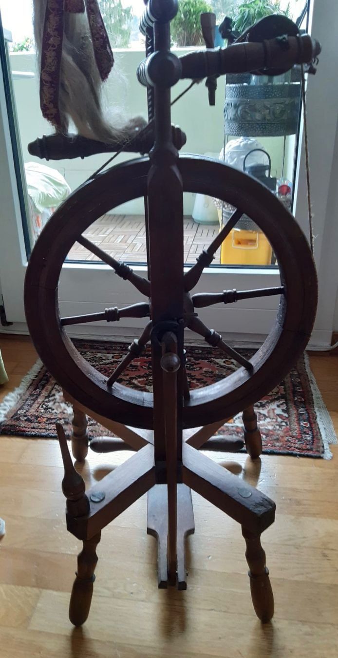 Ruote per filare: Rouet ancien en bois – Usato da Genève venduto da Livsonman 2