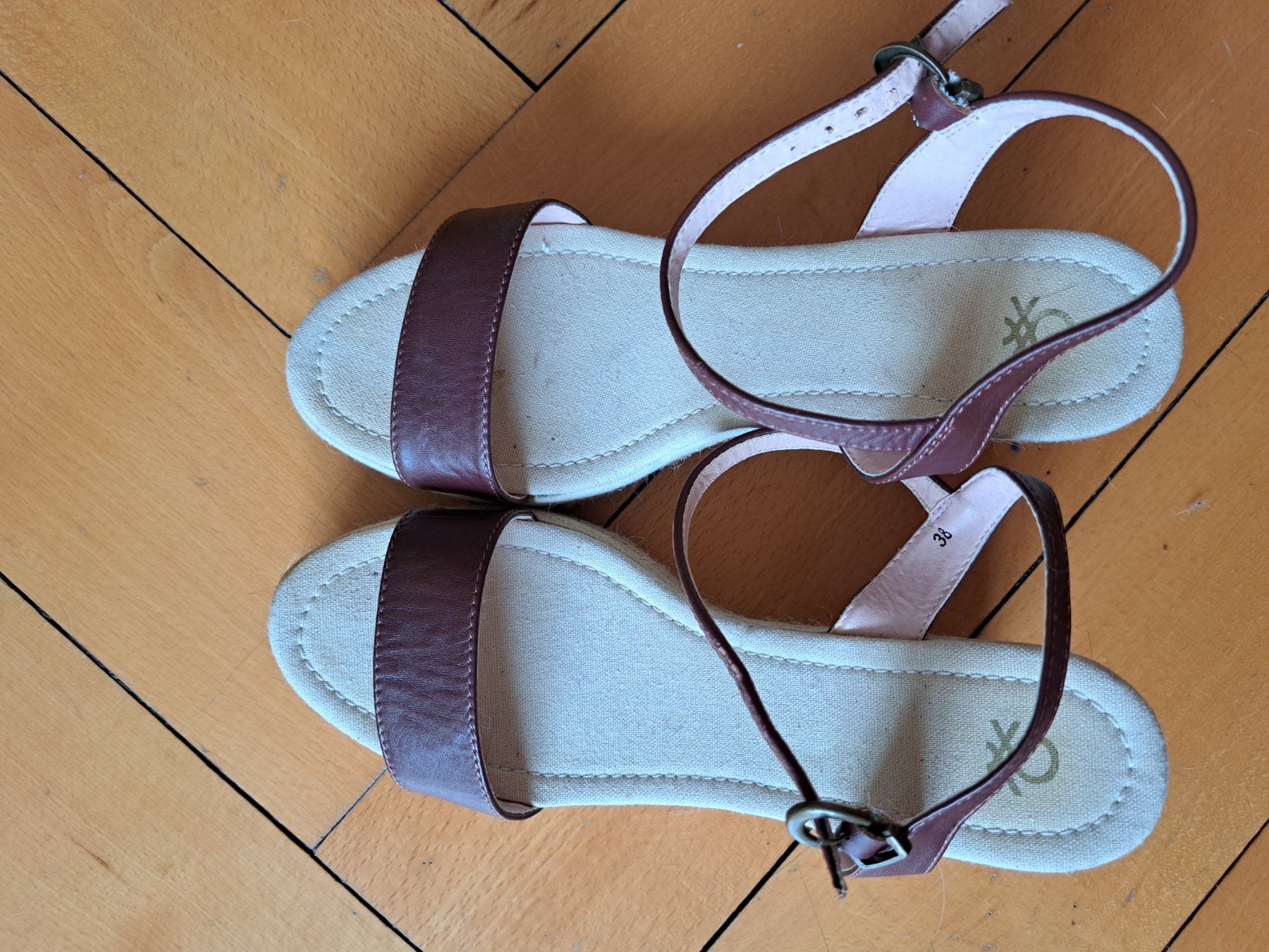 Benetton Scarpe da donna: Espadrilles compensées t. 38 cuir brun Benetton – Usato da Genève venduto da elo_t28p 1
