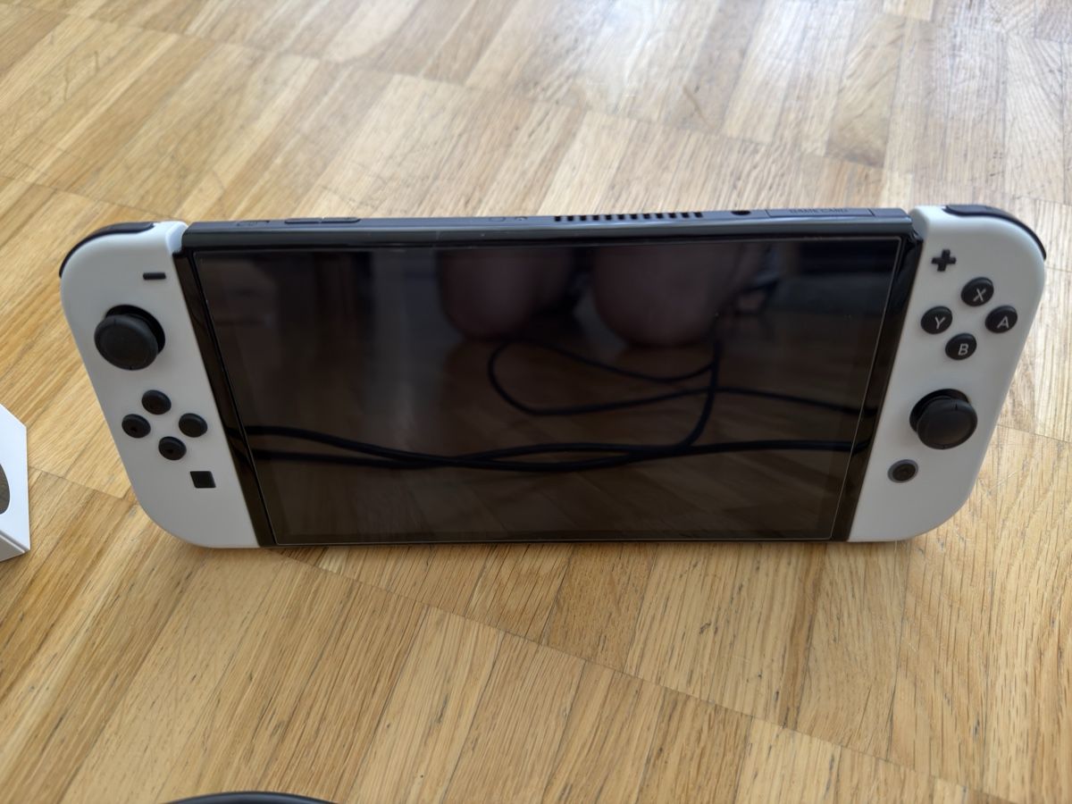 Nintendo Console: Nintendo Switch Oled mit Pro Controller Reisetasche und… – Nuovo (secondo la descrizione) da Laufen venduto da Tremaex 2