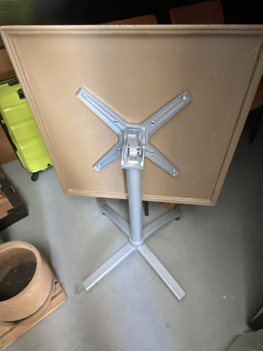 Tavoli: Bistrotisch 70x70cm – Usato da Nesselnbach venduto da dieinsel 5