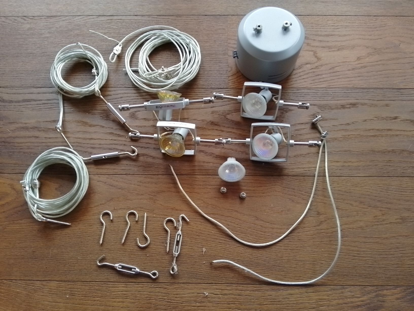 Lampade: Diverses Halogenlampen Material – Usato da Erlinsbach venduto da Yanny