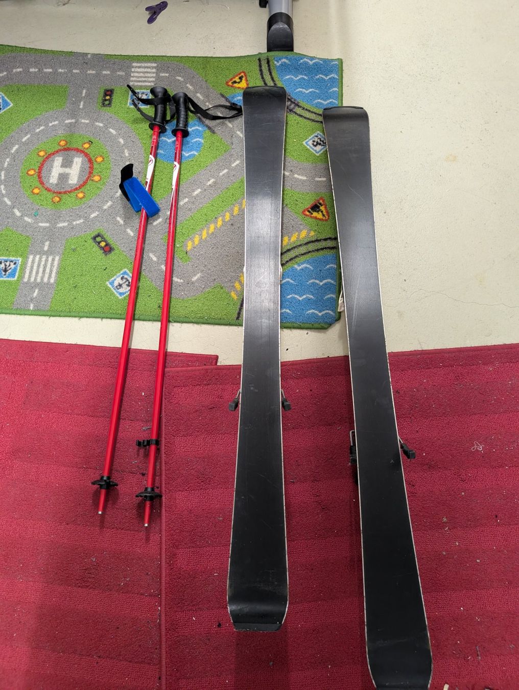Skis: Kinder Ski mit Stöcke – D'occasion à Bremgarten AG par Michael061175 1