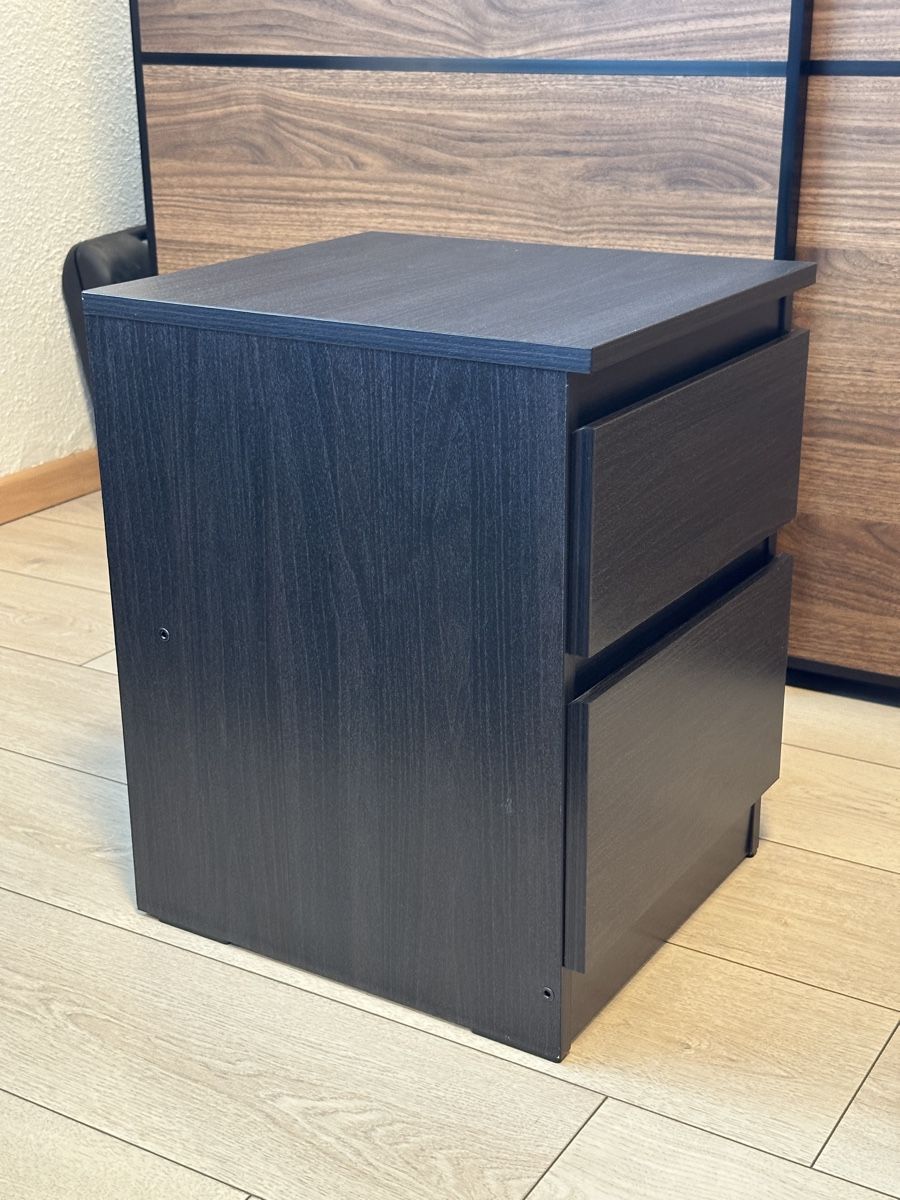 Ikea Comodini: Nachttisch mit zwei Schubladen, Schwarz – Usato da Hinwil venduto da sin_9j5s 1