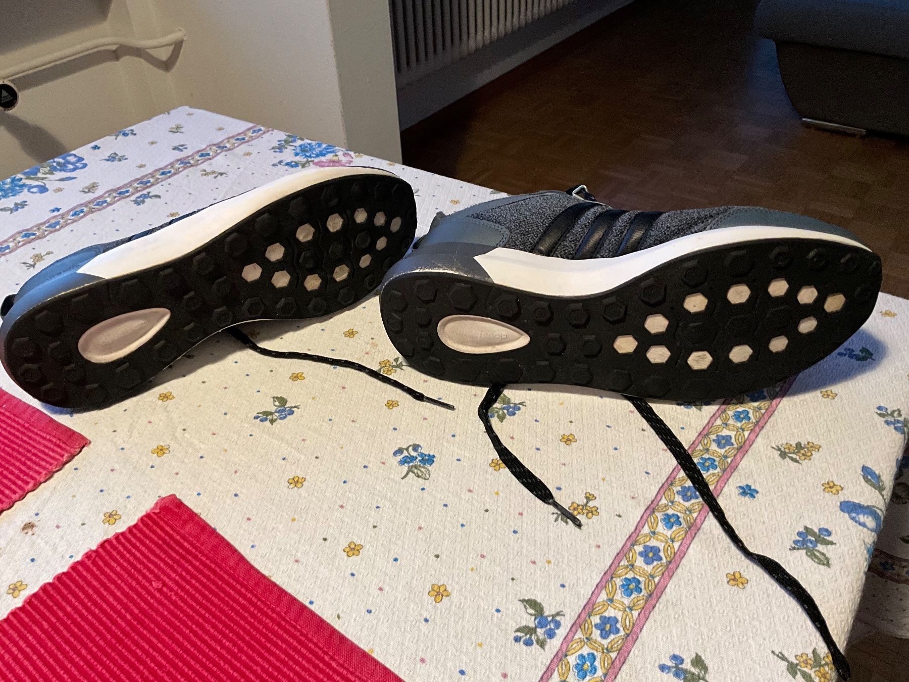 Scarpe da uomo: Adidas Cloudfoam Race Schuhe, Grau, Grösse 42.2/3 – Nuovo (secondo la descrizione) da Zürich venduto da thovala 7