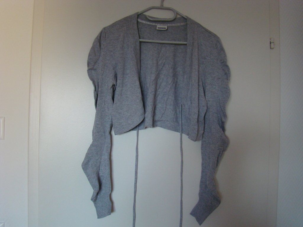 Bolero: Street One, boléro gris – Nuovo (secondo la descrizione) da Lussery-Villars venduto da pousinete02 5