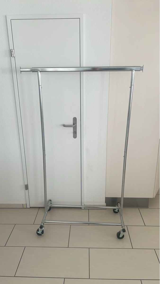 Altro in Decorazioni & Accessori: Metall Kleiderstange Top-Zustand – Usato da Steffisburg venduto da lar_r2c8