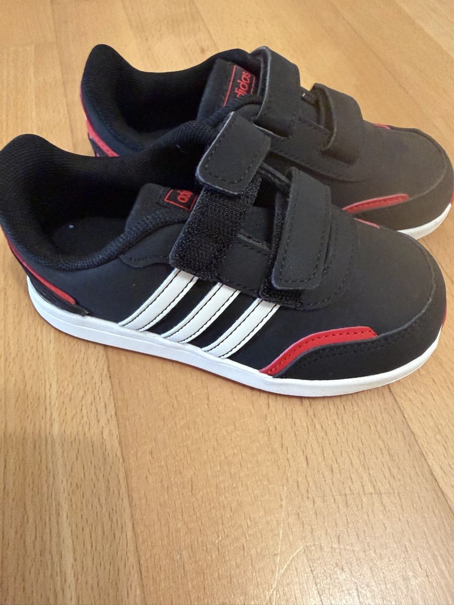 Adidas Scarpe per ragazzi: Adidas Kinder Sneaker Gr.27- Top Zustand  – Usato da Bergdietikon venduto da R.Pueffke