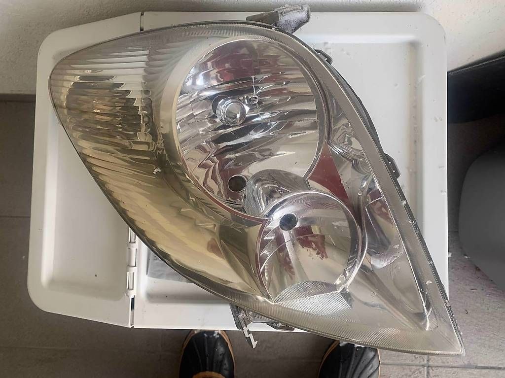 Fari: Phare Toyota Corolla Verso originale – Usato da Versegeres venduto da kista