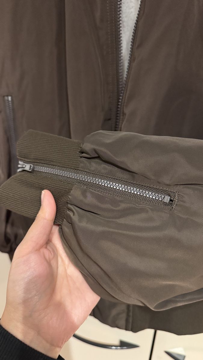 Alo Yoga Jacken: Alo Yoga Winter Jacket – Gebraucht aus Grosshöchstetten von 532_9cyd 2