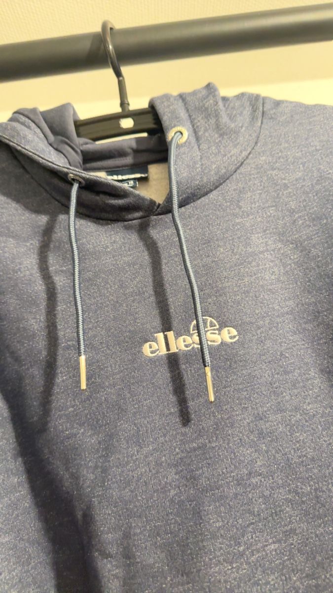 Ellesse Maglioni & Felpe: Ellesse Hoodie dunkelblau – Nuovo (secondo la descrizione) da Oftringen venduto da tola19 1