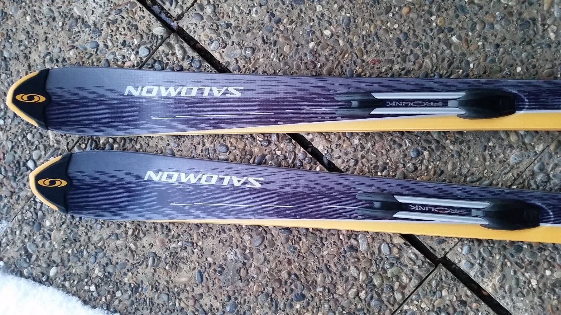 Sci: Ski; Salomon mit Bindung und Platte – Usato da Herrliberg venduto da AlexandraBopp 2
