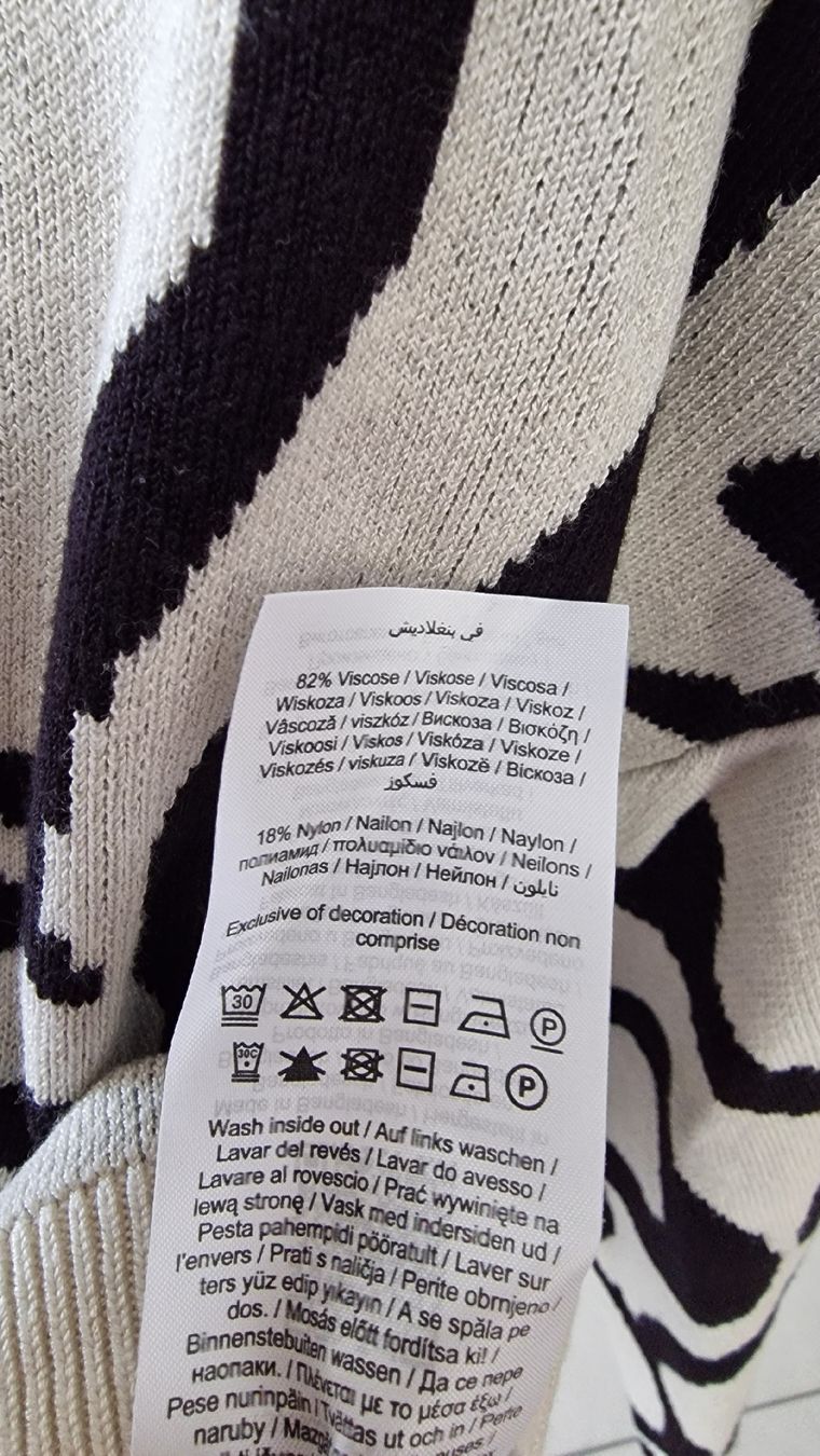 Only Pulls & Sweat-shirts: ONLY Feinstrickpullover Herzen-Print, Gr. M, neuwertig – Neuf (Voir description) à Zofingen par stm_dl82 2